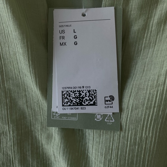 Green maxi dress with flutter sleeves - Picture 7 of 9